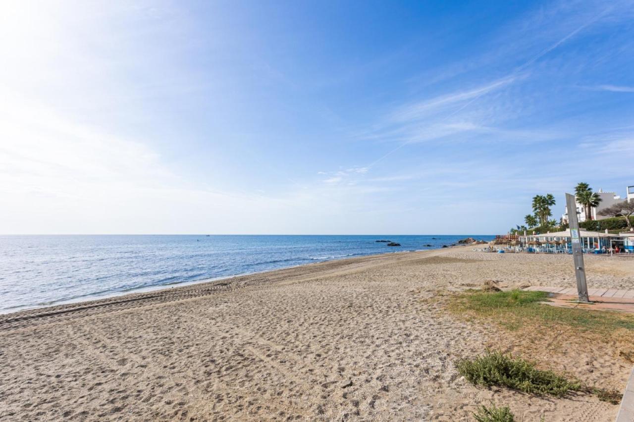 Holidays2Mijas Costa Lubina Del Sol Frontline Beach, Pool, Terrace, Seaview & Parking Sitio de Calahonda Exteriör bild